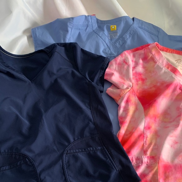Scrub Tops (3) Women’s Medium Navy Blue Pink WonderWink Prints Maeve ScrubStar - Picture 2 of 16